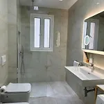 Lungomare Luxury Sea View * فلورا