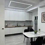 Lungomare Luxury Sea View شقة *