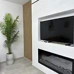 Lungomare Luxury Sea View شقة فلورا
