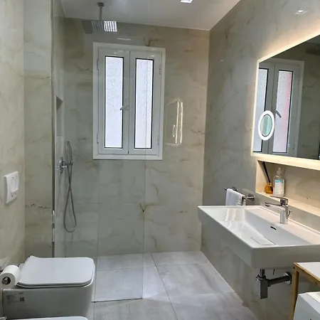 Lungomare Luxury Sea View * Vlorë