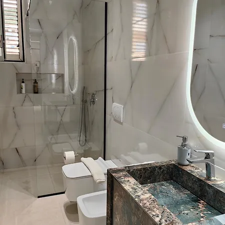 Lungomare Luxury Sea View Appartement *