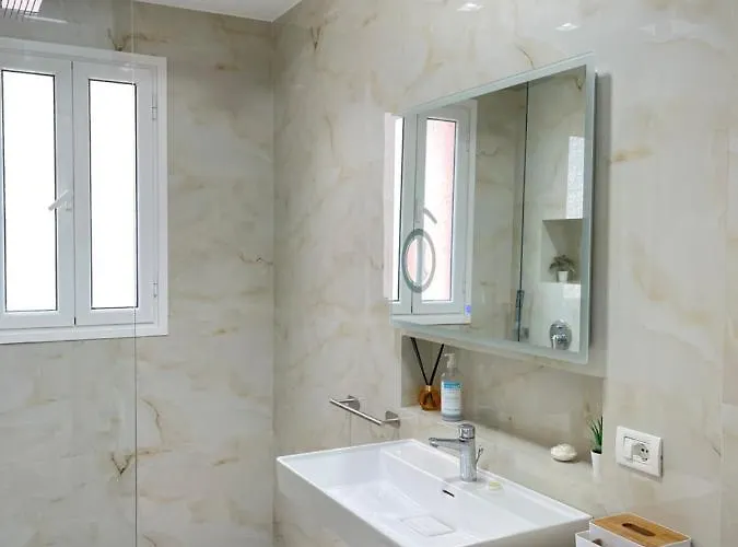 Lungomare Luxury Sea View Apartamento *
