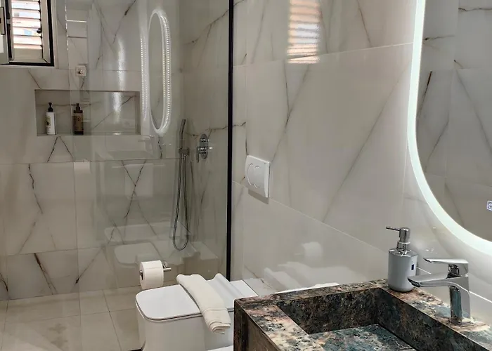 Lungomare Luxury Sea View Apartamento *