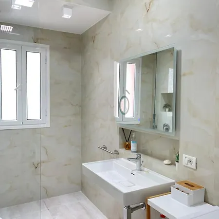 Lungomare Luxury Sea View Apartment *