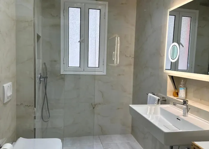 Lungomare Luxury Sea View * فلورا